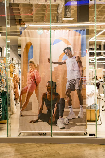 Store elements